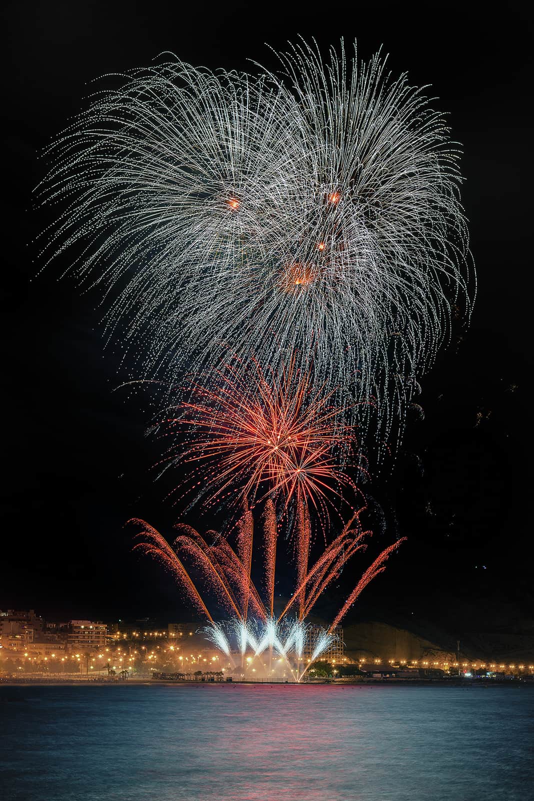 Fuegos Artificiales Enamorados de Alicante