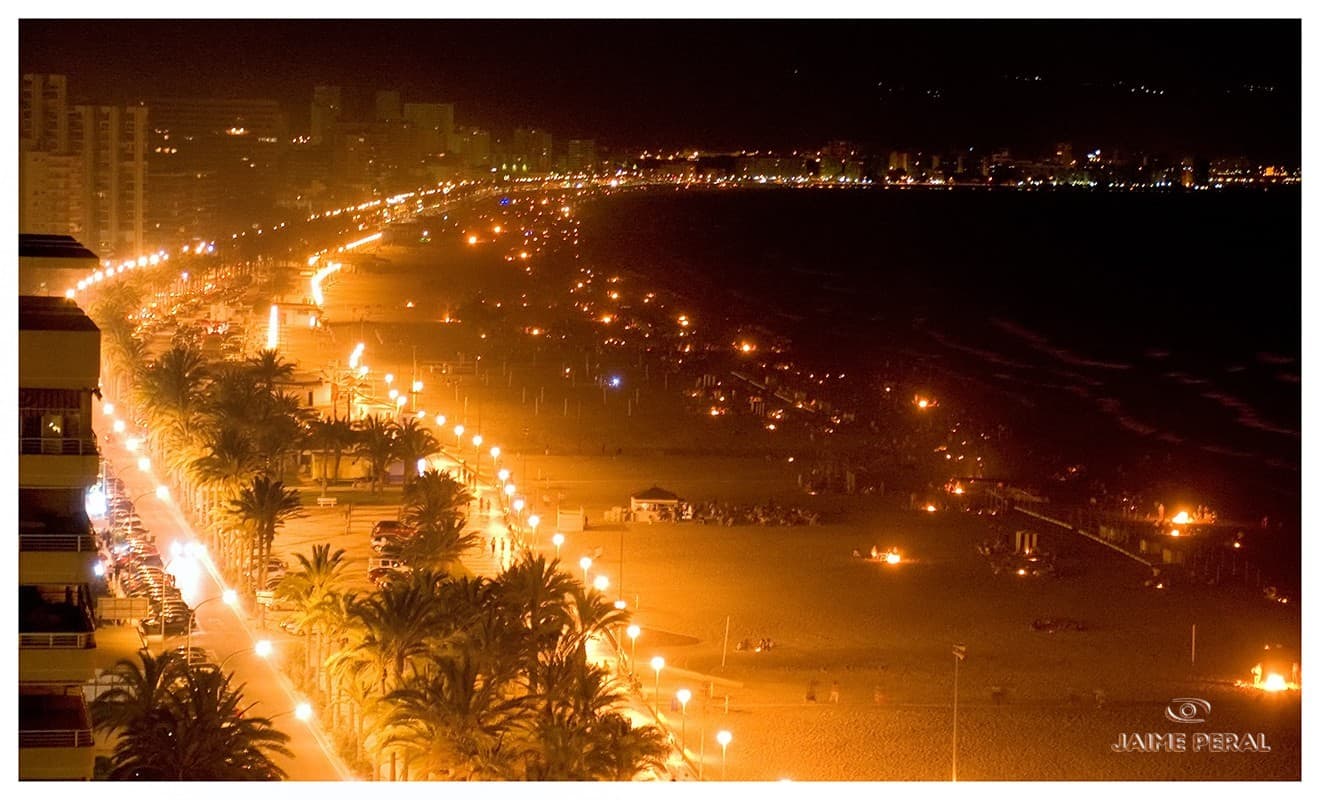 1403597311_Fuegos de la noche de San Juan en la playa de San Juan