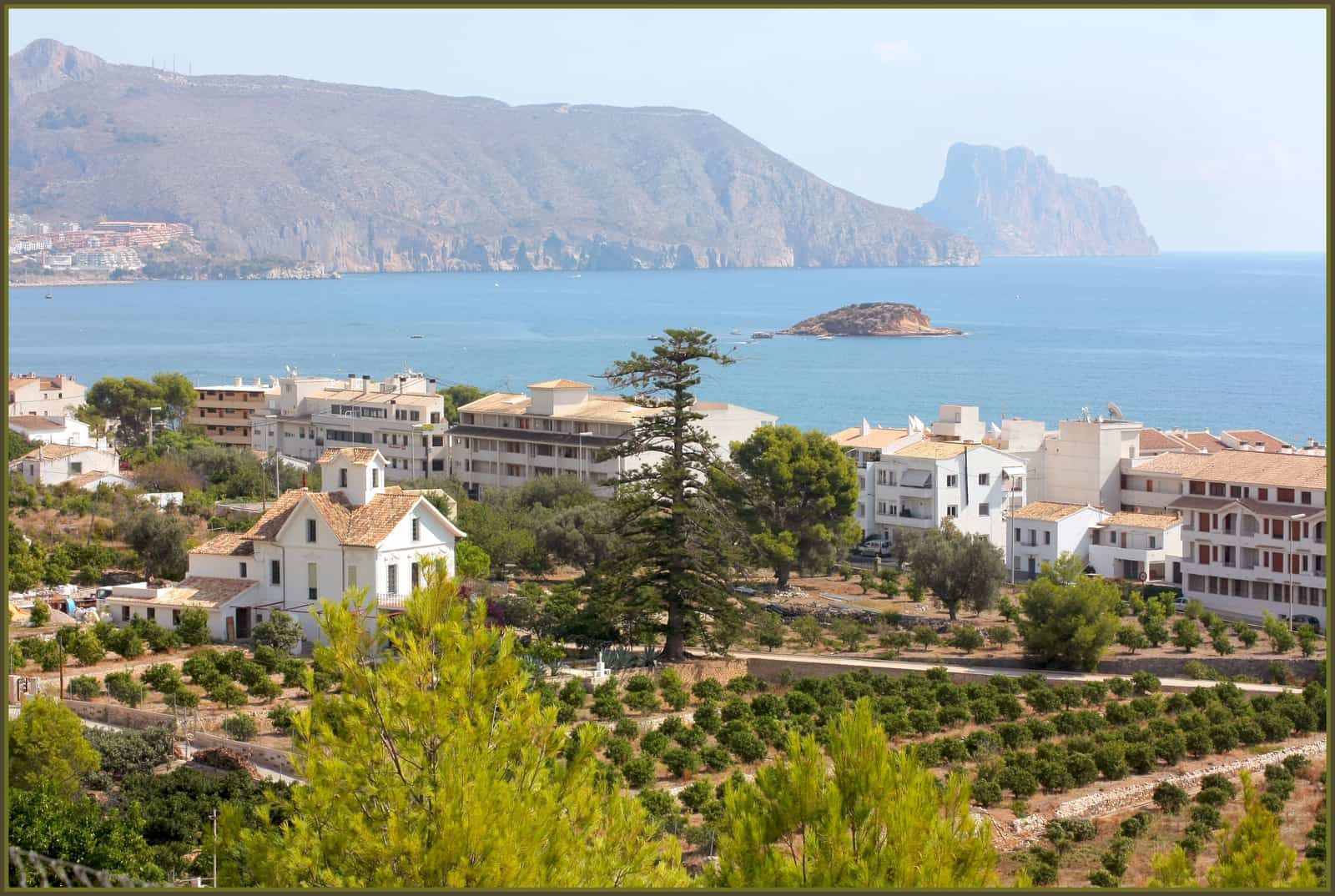 El Morro de Toix, Peñón de Ifach y la illeta, desde partida de la Olla