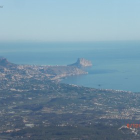 1431104828_El peñón de Ifach desde la cima del Puig Campana.