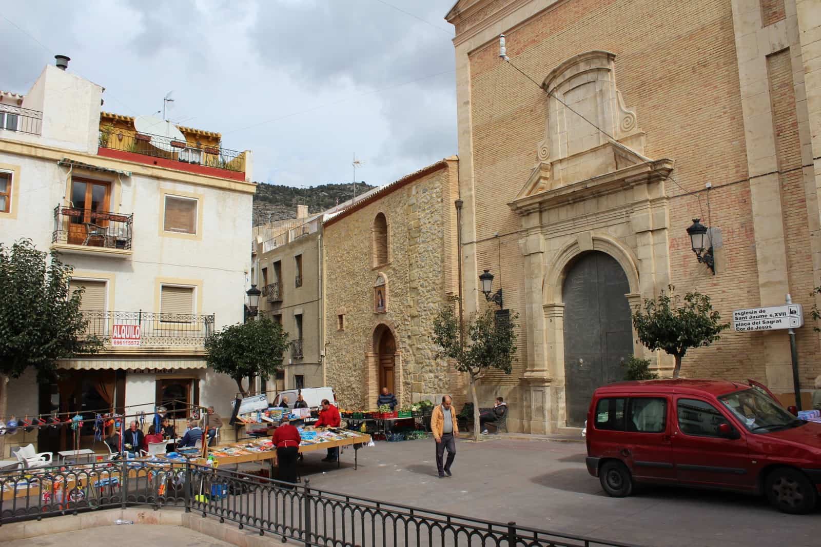 1432976928_9. Relleu. La plaça en dia de mercat