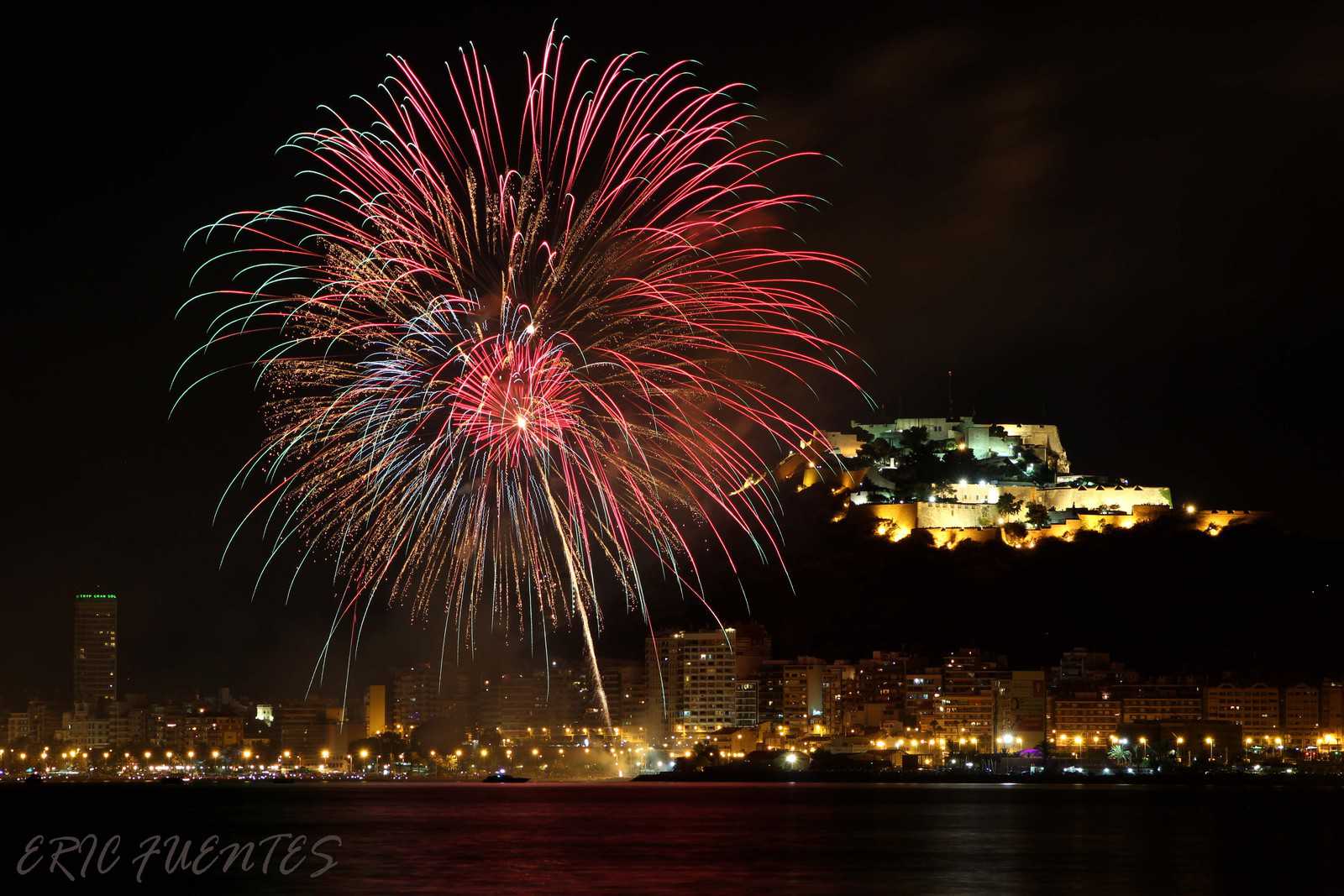 FUEGOS ARTIFICIALES ALICANTE Enamorados de Alicante