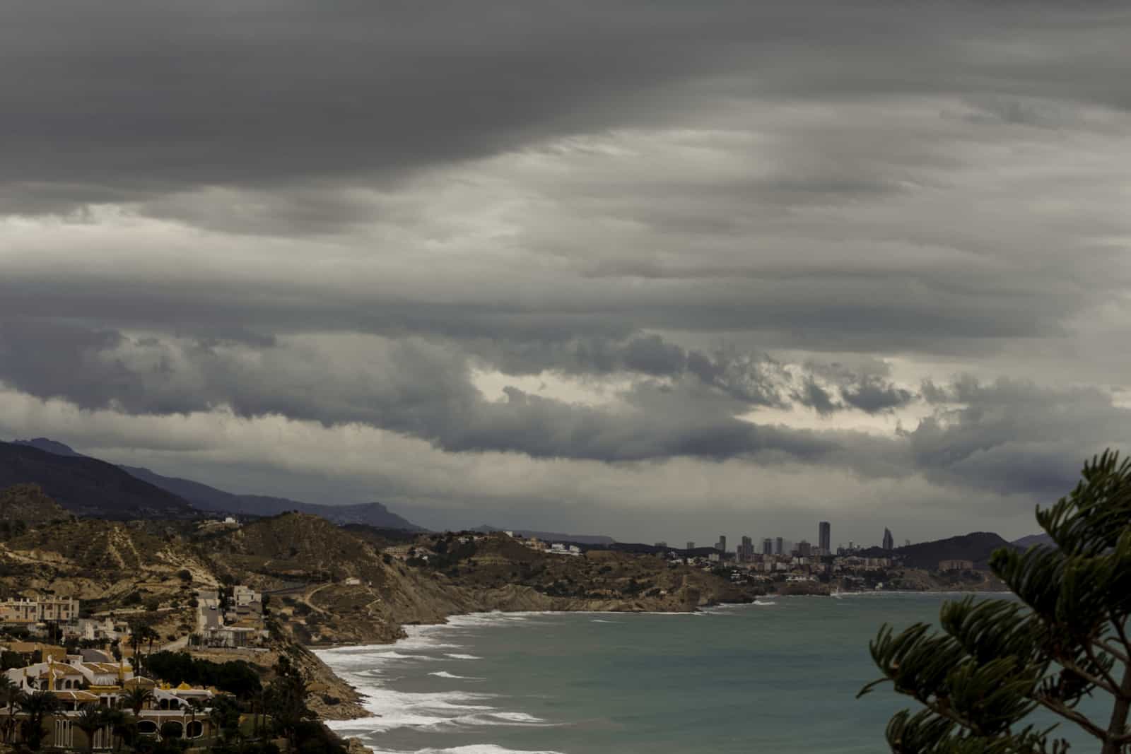 1512991498_dia de viento en Alicante