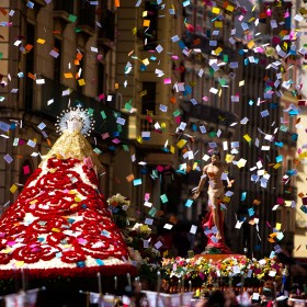 Spain is known especially for its Holy Week traditions or Semana Santa. Throughout the country, brotherhoods carry magnificent floats with sculptures that depict different scenes from the gospels related to the Passion of Christ or the Sorrows of Virgin Mary. On the Sunday of Resurrection, the processions are jubilant with no faces covered, usually carrying sculptures of Jesus and Mary, and including an encounter of those floats. In Alicante, Nuestra Señora de la Alegría leaves the Basílica Santa María and meets with Jesus on the Plaza del Ayuntamiento, facing the city’s town hall.