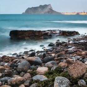 Música (abrir en nueva pestaña) / Music (Open link in new tab): Nightnoise - A Different Shore.

Sígueme en Instagram / Follow me on Instagram

Una toma en la Cala de Baladrar (Benissa, Alicante) al final de la tarde, con una intermitente lluvia que no permitió hacer más fotos. No obstante, no me pude resistir a tomar una larga exposición con esa curiosa roca, que imaginé como un fosilizado naufragio, como protagonista, y con Calpe al fondo.

-English:

A shot taken in Baladrar cove (Benissa, Costa Blanca, Alicante, Spain) at late afternoon, with rain showers that did not allow to shot many photos. However, I could not resist to take a long exposure with that strange rock, which I fancied as a fossilized shipwreck, as protagonist, with Calpe in the background.

© Francisco García Ríos 2018- All Rights Reserved / Reservados todos los derechos.

El contenido de estas imágenes no puede ser copiado, distribuido ni publicado por ningún medio, bien sea electrónico o de cualquier otra naturaleza.
Su utilización en otras páginas web sin el consentimiento expreso del autor está PROHIBIDO y es sancionable por ley.
Cualquiera que quiera usar mis fotografías debe ponerse en contacto conmigo primero para acordar los términos de uso; así pues, para informarse acerca de copias, licencias, utlilización en blogs o cualquier otro uso, por favor, envíe un mensaje o correo electrónico (recesvintus(at)yahoo.es).
Gracias.

The content of these images cannot be copied,distributed or published for any media, electronic or otherwise.
The utilization in other web pages without the express written consent of the author is PROHIBITED and punishable by law.
Anyone wanting to use my photographs should contact me first to discuss the terms; so to enquire about prints, licensing, blogging and so on, please send an e-mail or me