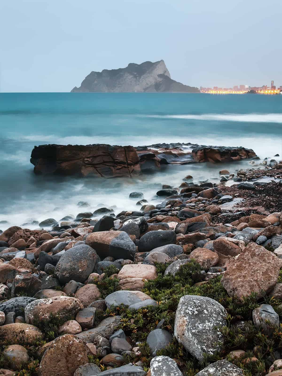 Música (abrir en nueva pestaña) / Music (Open link in new tab): Nightnoise - A Different Shore.

Sígueme en Instagram / Follow me on Instagram

Una toma en la Cala de Baladrar (Benissa, Alicante) al final de la tarde, con una intermitente lluvia que no permitió hacer más fotos. No obstante, no me pude resistir a tomar una larga exposición con esa curiosa roca, que imaginé como un fosilizado naufragio, como protagonista, y con Calpe al fondo.

-English:

A shot taken in Baladrar cove (Benissa, Costa Blanca, Alicante, Spain) at late afternoon, with rain showers that did not allow to shot many photos. However, I could not resist to take a long exposure with that strange rock, which I fancied as a fossilized shipwreck, as protagonist, with Calpe in the background.

© Francisco García Ríos 2018- All Rights Reserved / Reservados todos los derechos.

El contenido de estas imágenes no puede ser copiado, distribuido ni publicado por ningún medio, bien sea electrónico o de cualquier otra naturaleza.
Su utilización en otras páginas web sin el consentimiento expreso del autor está PROHIBIDO y es sancionable por ley.
Cualquiera que quiera usar mis fotografías debe ponerse en contacto conmigo primero para acordar los términos de uso; así pues, para informarse acerca de copias, licencias, utlilización en blogs o cualquier otro uso, por favor, envíe un mensaje o correo electrónico (recesvintus(at)yahoo.es).
Gracias.

The content of these images cannot be copied,distributed or published for any media, electronic or otherwise.
The utilization in other web pages without the express written consent of the author is PROHIBITED and punishable by law.
Anyone wanting to use my photographs should contact me first to discuss the terms; so to enquire about prints, licensing, blogging and so on, please send an e-mail or me