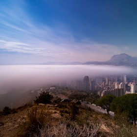 1551532324_Niebla sobre Benidorm para web