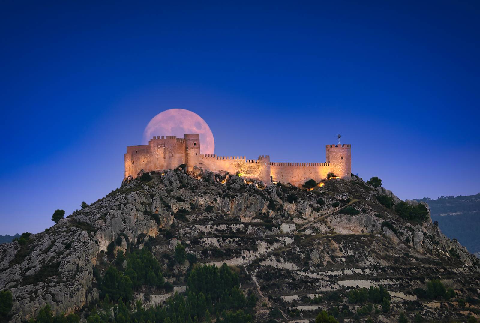 1636108917_LUNA CASTILLO DE CASTALLA-1-Recuperado