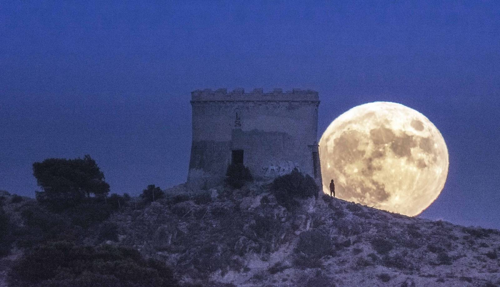 1636134046_La luna y el santuario